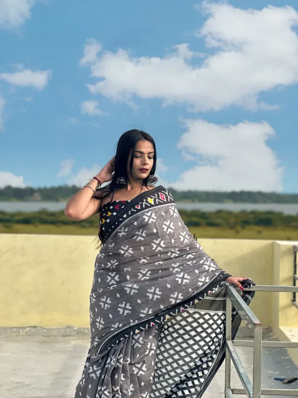 HANDICRAFT_WOMEN'S_Ikkat_PRINT_PURE_SOFT_COTTON_SAREE_WITH_BLOUSE_PIECE_With_Blouse_Piece